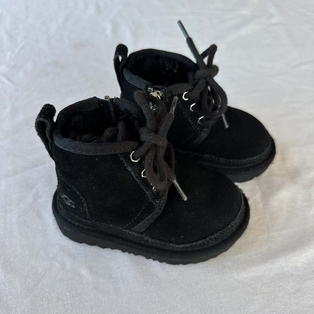 UGG Toddler Neumel II CHUKKA BOOTS Black SUEDE Wool Size 6 US